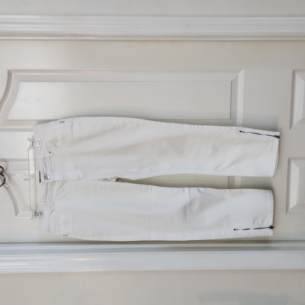 Chico's Women's White Denim Jeans So Slimming Petite Zipper Ankle Sze 1=8 Petite